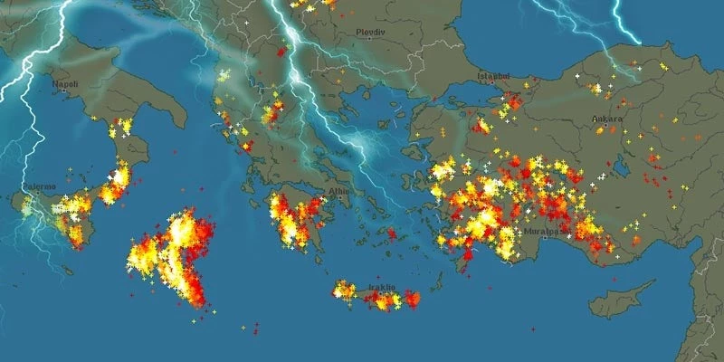 Ημέρα «άγριου» χειμώνα: Ισχυρή καταιγίδα με έντονες ηλεκτρικές εκκενώσεις έπληξε τη Μεσσηνία (βίντεο)